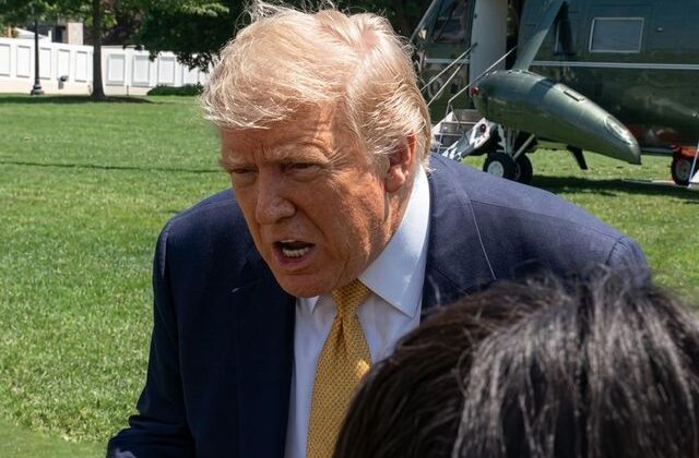 Muhabirin sorusu Trump’ı küplere bindirdi: Aptal, sen zeki biri değilsin