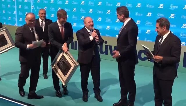 Mustafa Varank’ın “Geyik” esprisi törene damga vurdu
