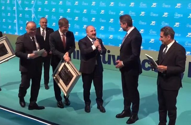 Mustafa Varank’ın “Geyik” esprisi törene damga vurdu