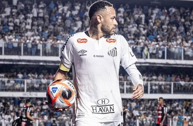 Neymar, Robinho’nun oğlu olan takım arkadaşına tokat attı