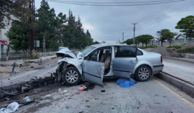 Niğde’de iki otomobilin çarpıştığı kazada 2 kişi hayatını kaybetti