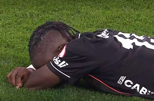 Olaitan maç biter bitmez gözyaşlarına boğuldu