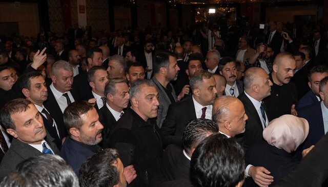 Olaylı Türkiye Belediyeler Birliği seçiminde oy kullanımı başladı