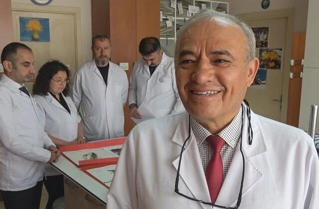 Bilim dünyasına kazandırdığı 4 yeni bitki türünden birine eşinin adını verdi