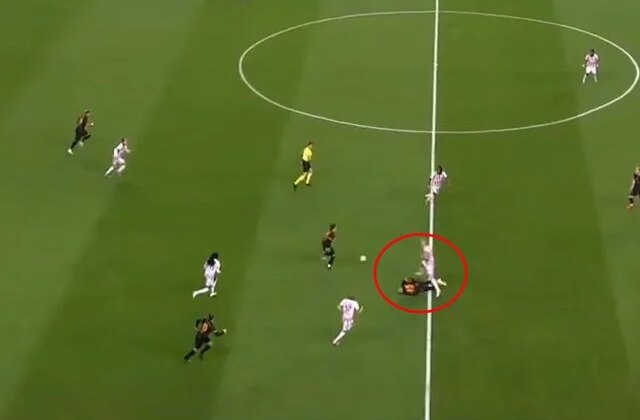 Osimhen yere düşerken bile tarihe geçti