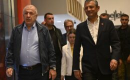 Ümit Özdağ’dan gece yarısı CHP Genel Merkezi’ne destek ziyareti: Demokrasi krizi zirveye çıktı