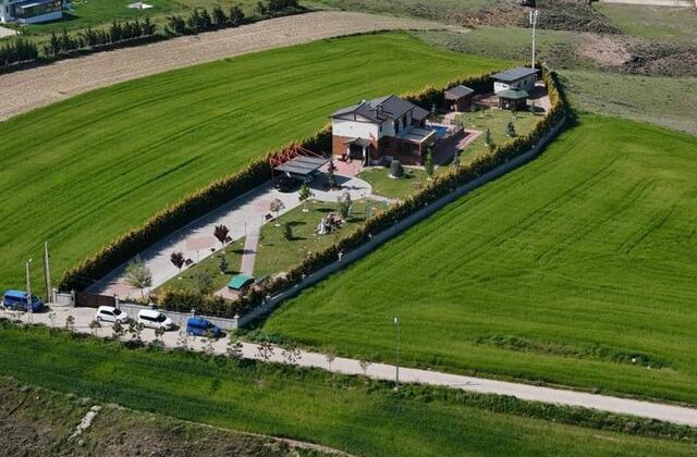 Özel kalem müdürünün evi, görenleri hayrete düşürdü