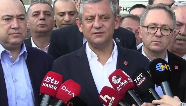 Özel’den namaz çıkışı “Yeni parti kuracak mısınız?” sorusuna net yanıt