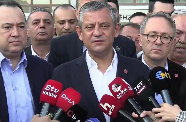 Özel’den namaz çıkışı “Yeni parti kuracak mısınız?” sorusuna net yanıt