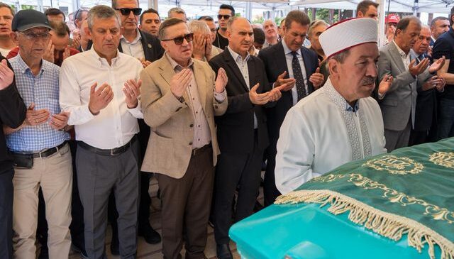 Özgür Özel, amcasını son yolculuğuna uğurladı