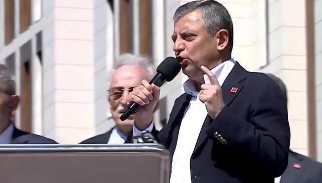Özgür Özel geri adım atmıyor! Meydandan Akın Gürlek’e çağrı yaptı