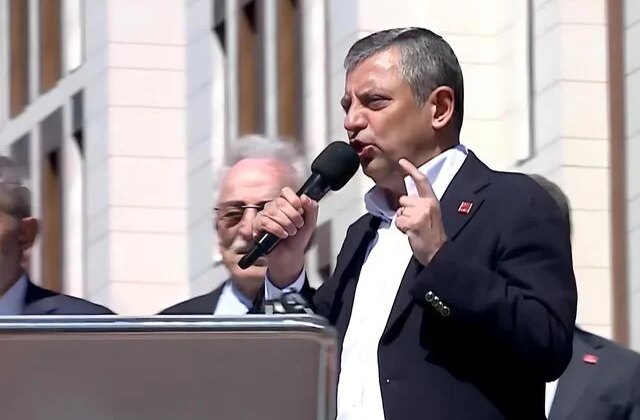 Özgür Özel geri adım atmıyor! Meydandan Akın Gürlek’e çağrı yaptı