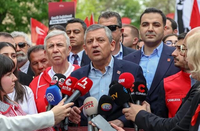 Özgür Özel: Siyaset çok yaşlı, Cumhuriyet’i gençlere emanet edeceğiz