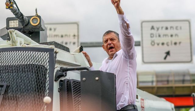 Özgür Özel’den İzmir’de gövde gösterisi! Valiliğin itirazına jet yanıt geldi