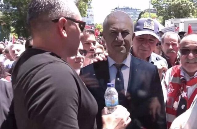 Özgür Özel’in mitingine katılamayan CHP’li belediye başkanı, kendi maketini yolladı