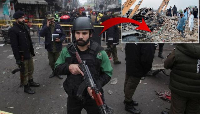Pakistan’da düzenlenen intihar saldırısında 12 polis hayatını kaybetti