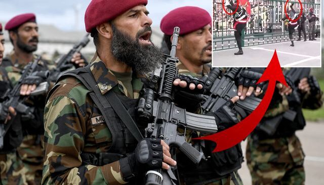 Pakistan ordusundan Hindistan sınırında askeri geçit töreni