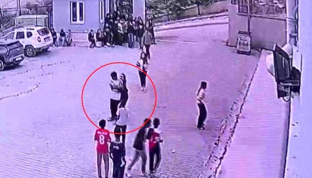 Hatay’da boğazına poğaça kaçan öğrencisini Heimlich manevrasıyla kurtardı