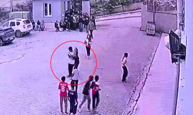 Hatay’da boğazına poğaça kaçan öğrencisini Heimlich manevrasıyla kurtardı