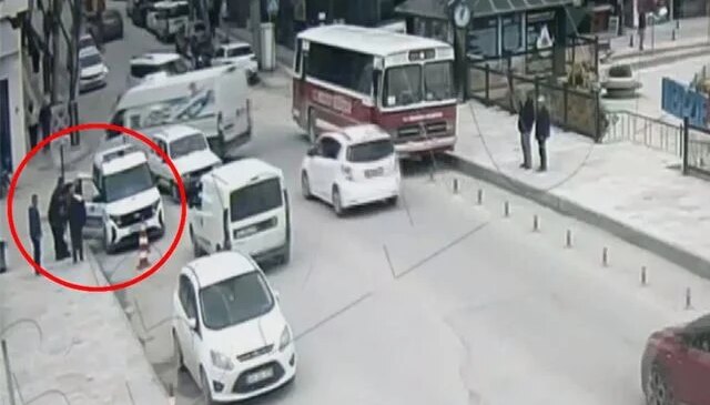 Polislerin ‘heimlich’ manevrası ile hayata tutundu; o anlar kamerada