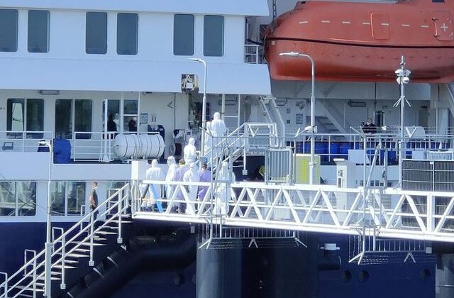 Rotterdam’a ulaşan ölüm gemisi dezenfekte edilmeye başlandı