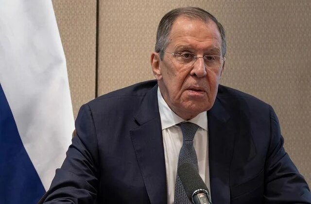 Rusya Dışişleri Bakanı Lavrov’dan gazeteciye tehdit: Bırakmazsan sana silah çekecekler