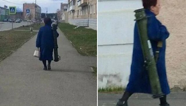 Rusya’da yaşlı bir kadın tanksavar roketatarıyla dolaşırken görüntülendi