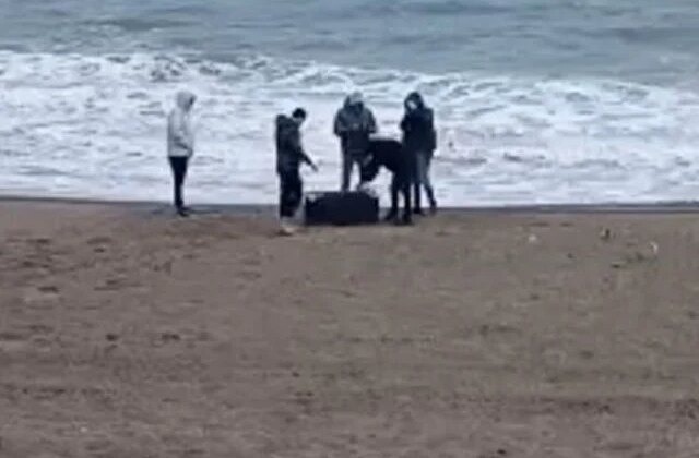 Sakarya’da sahile vuran çantadan 21,5 kg uyuşturucu çıktı