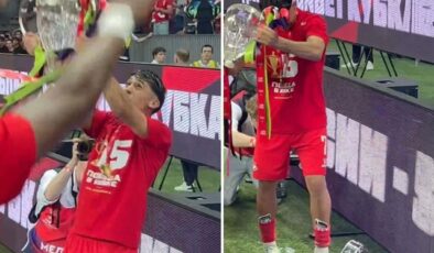 Arjantinli futbolcu şampiyonluk kupasını parçaladı
