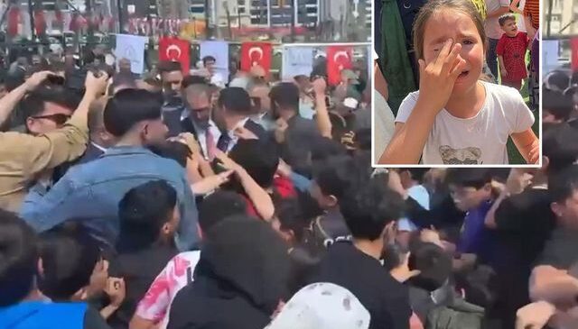 Çocuklara top ve oyuncak dağıtımı izdihama neden oldu