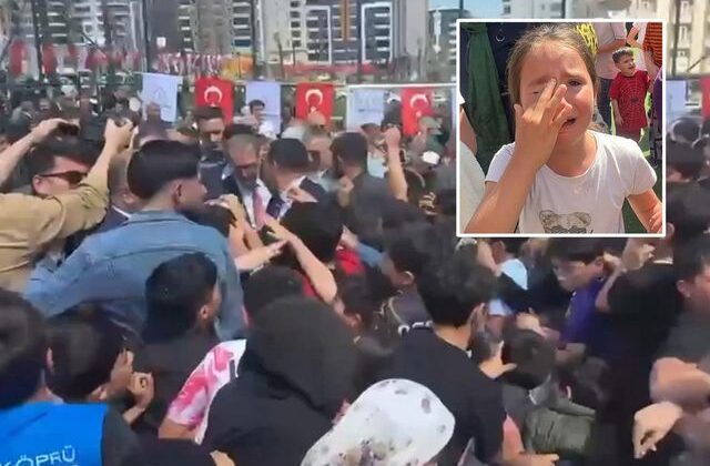 Çocuklara top ve oyuncak dağıtımı izdihama neden oldu