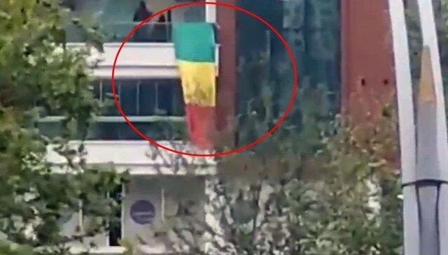 Şehri karıştıran bayrak! Polis evi bastı, gerçek sonradan ortaya çıktı