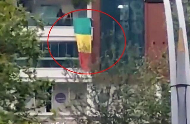 Şehri karıştıran bayrak! Polis evi bastı, gerçek sonradan ortaya çıktı