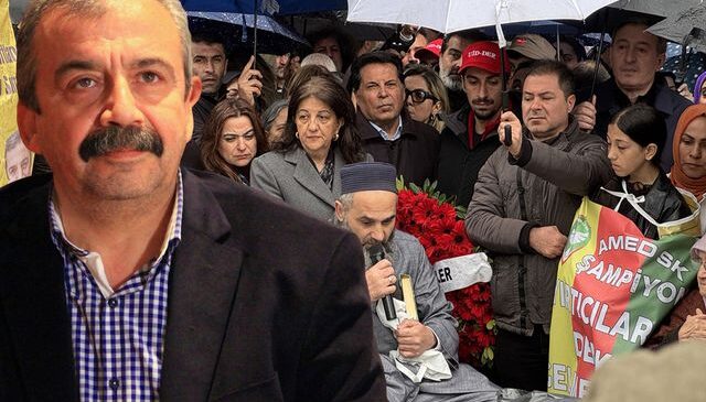 Sırrı Süreyya Önder vefatının birinci yılında kabri başında anıldı