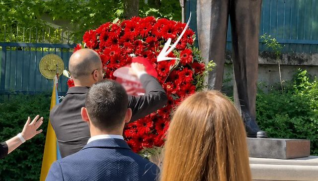 19 Mayıs töreninde çelenk gerginliği! Yazıyı kaldırınca müdahale geldi