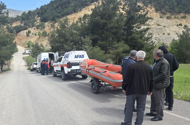 Kız çocuğu kazanın şokuyla kendini çaya attı, akıntıya kapılıp kayboldu
