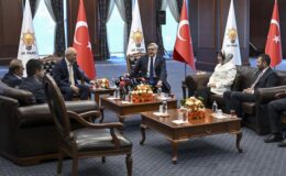 Siyasi partilerde bayramlaşma trafiği! AK Parti ve CHP sürpriz yaptı