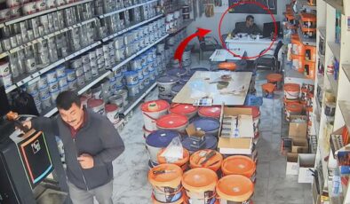 Soğukkanlı esnaf! Deprem anında yerinden bile kalkmadı