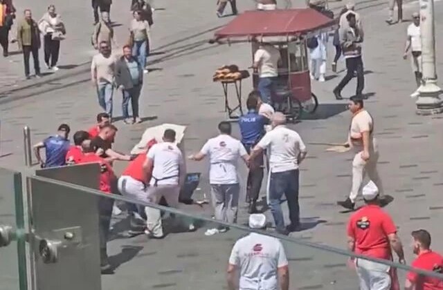 Taksim’de kazmayla esnafa saldırdılar; tekme tokat dayak yediler