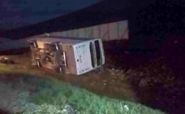 Taraftarları taşıyan midibüs devrildi, 27 taraftar yaralandı