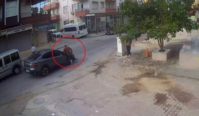 Yakınına el sallarken yola çıktığı sırada otomobil çarptı