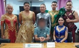 Tayland polisi operasyon için pullu kostüm giyip makyaj yaptı