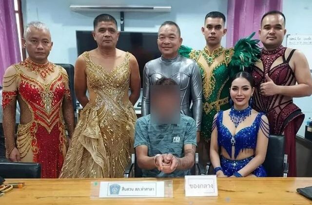 Tayland polisi operasyon için pullu kostüm giyip makyaj yaptı