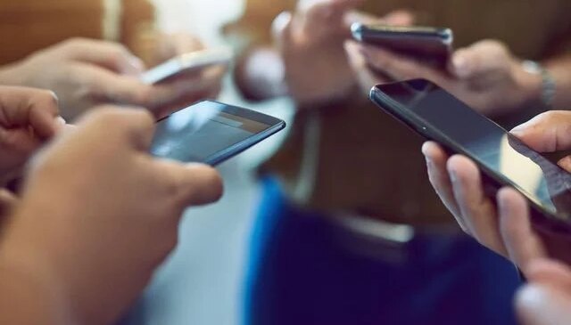 Telefonlara gelen mesaj endişe yarattı: Savaşa mı giriyoruz?