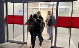 Eskişehir’deki yolsuzluk operasyonunda gözaltına alınan şüpheliler sağlık kontrolünden geçirildi