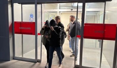 Eskişehir’deki yolsuzluk operasyonunda gözaltına alınan şüpheliler sağlık kontrolünden geçirildi