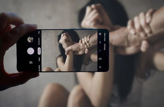 TikTok’ta 11 yaşındaki kızının müstehcen görüntülerini paylaşan anneye gözaltı