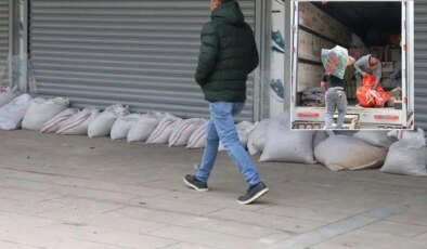 Almus Barajı’nda taşkın alarmı! Esnaf önlem aldı, tahliyeler başladı