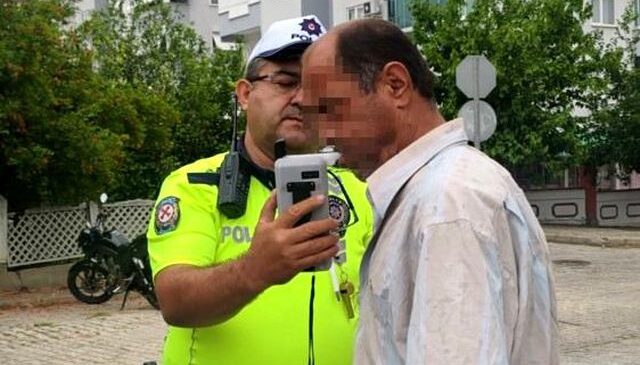 Trafikte zikzak çizerek ilerledi, hem alkollü hem firari çıktı