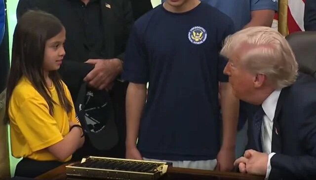 Trump küçük kızın boyuyla dalga geçti: Bu boyla smaç atabiliyor musun?